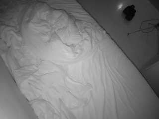 voyeurcam-julmodels-greybed-2