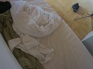 voyeurcam-julmodels-greybed-2