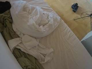 voyeurcam-julmodels-greybed-2