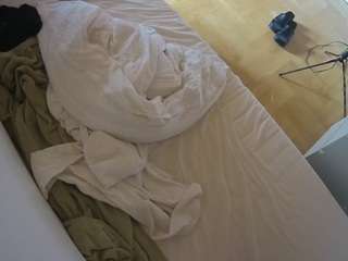 voyeurcam-julmodels-greybed-2