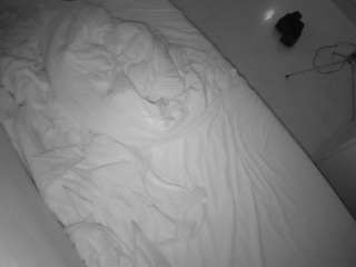 voyeurcam-julmodels-greybed-2