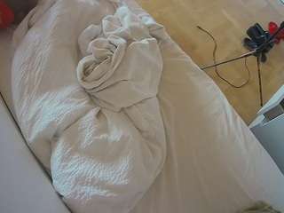 voyeurcam-julmodels-greybed-2
