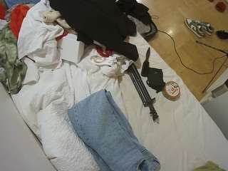 voyeurcam-julmodels-greybed-2