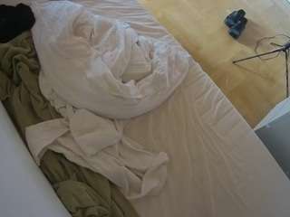 voyeurcam-julmodels-greybed-2