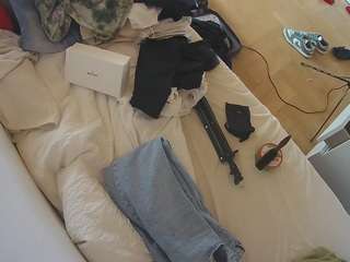 voyeurcam-julmodels-greybed-2