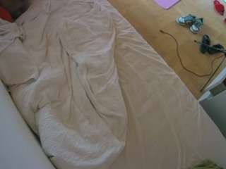 voyeurcam-julmodels-greybed-2