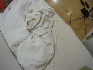 voyeurcam-julmodels-greybed-2