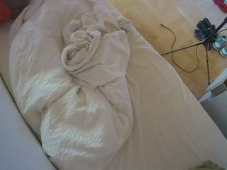 voyeurcam-julmodels-greybed-2