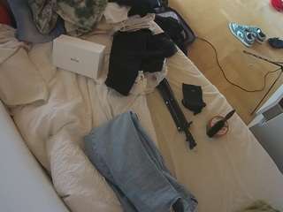 voyeurcam-julmodels-greybed-2