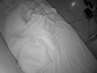 voyeurcam-julmodels-greybed-2