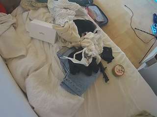 voyeurcam-julmodels-greybed-2