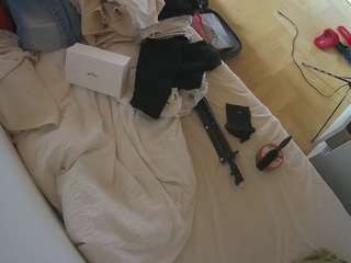 voyeurcam-julmodels-greybed-2