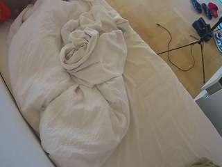 voyeurcam-julmodels-greybed-2