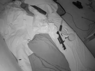 voyeurcam-julmodels-greybed-2