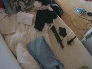 voyeurcam-julmodels-greybed-2