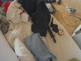voyeurcam-julmodels-greybed-2
