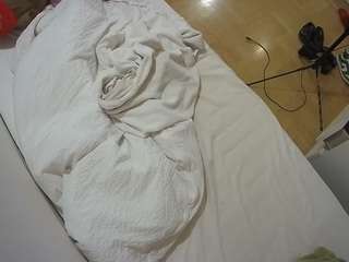 voyeurcam-julmodels-greybed-2