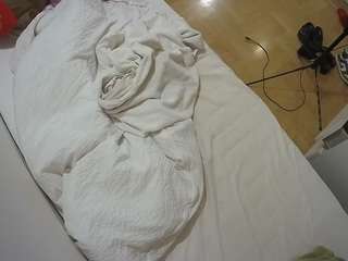 voyeurcam-julmodels-greybed-2