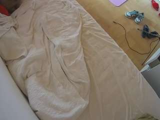 voyeurcam-julmodels-greybed-2