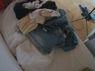 voyeurcam-julmodels-greybed-2