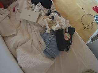 voyeurcam-julmodels-greybed-2