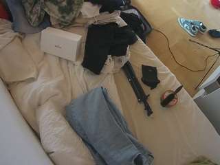voyeurcam-julmodels-greybed-2