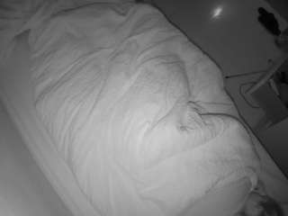 voyeurcam-julmodels-greybed-2