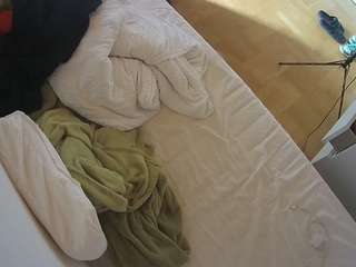 voyeurcam-julmodels-greybed-2