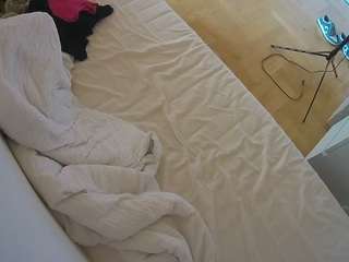 voyeurcam-julmodels-greybed-2