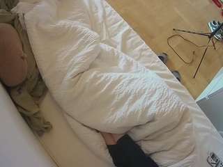 voyeurcam-julmodels-greybed-2