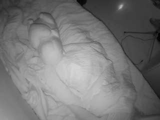 voyeurcam-julmodels-greybed-2