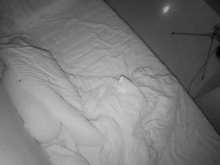 voyeurcam-julmodels-greybed-2