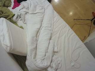 voyeurcam-julmodels-greybed-2