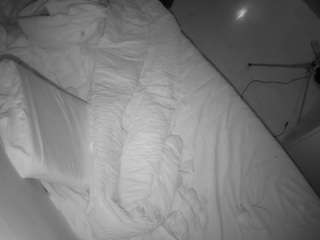 voyeurcam-julmodels-greybed-2