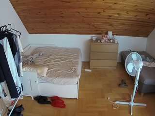 Voyeurcam-julmodels-greybed-3