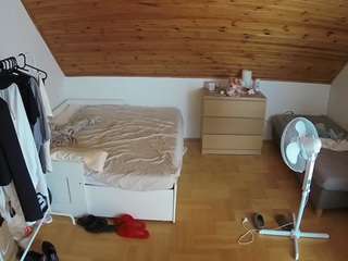 Voyeurcam-julmodels-greybed-3