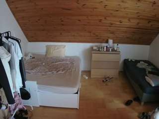 voyeurcam-julmodels-greybed-3