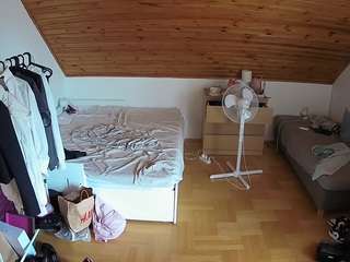 Cam Models Sites camsoda voyeurcam-julmodels-greybed-3