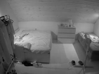 voyeurcam-julmodels-greybed-3 webcam