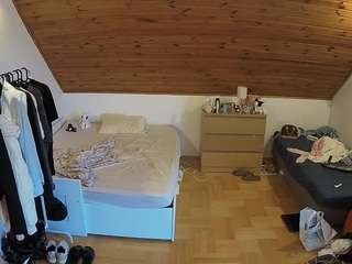 voyeurcam-julmodels-greybed-3 Live Nude Models camsoda