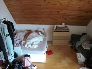 camsoda voyeurcam-julmodels-greybed-3