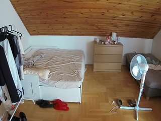 camsoda voyeurcam-julmodels-greybed-3