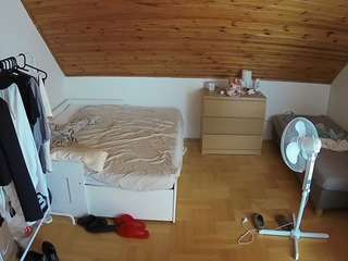 camsoda voyeurcam-julmodels-greybed-3