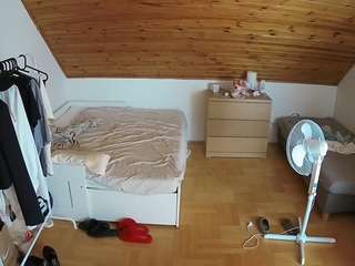 camsoda voyeurcam-julmodels-greybed-3