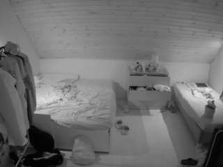 camsoda voyeurcam-julmodels-greybed-3