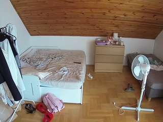 Alisonhale camsoda voyeurcam-julmodels-greybed-3