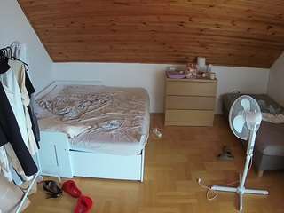 Australian Cam Models camsoda voyeurcam-julmodels-greybed-3