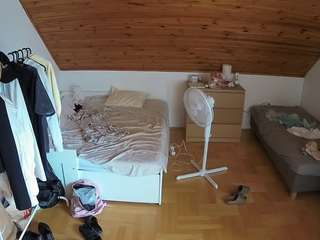 camsoda voyeurcam-julmodels-greybed-3