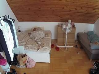 Voyeur House To camsoda voyeurcam-julmodels-greybed-3