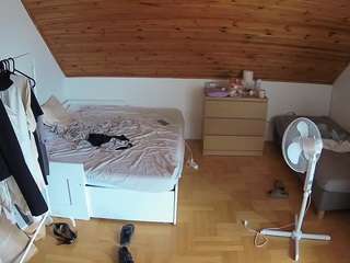 Erotics Models camsoda voyeurcam-julmodels-greybed-3